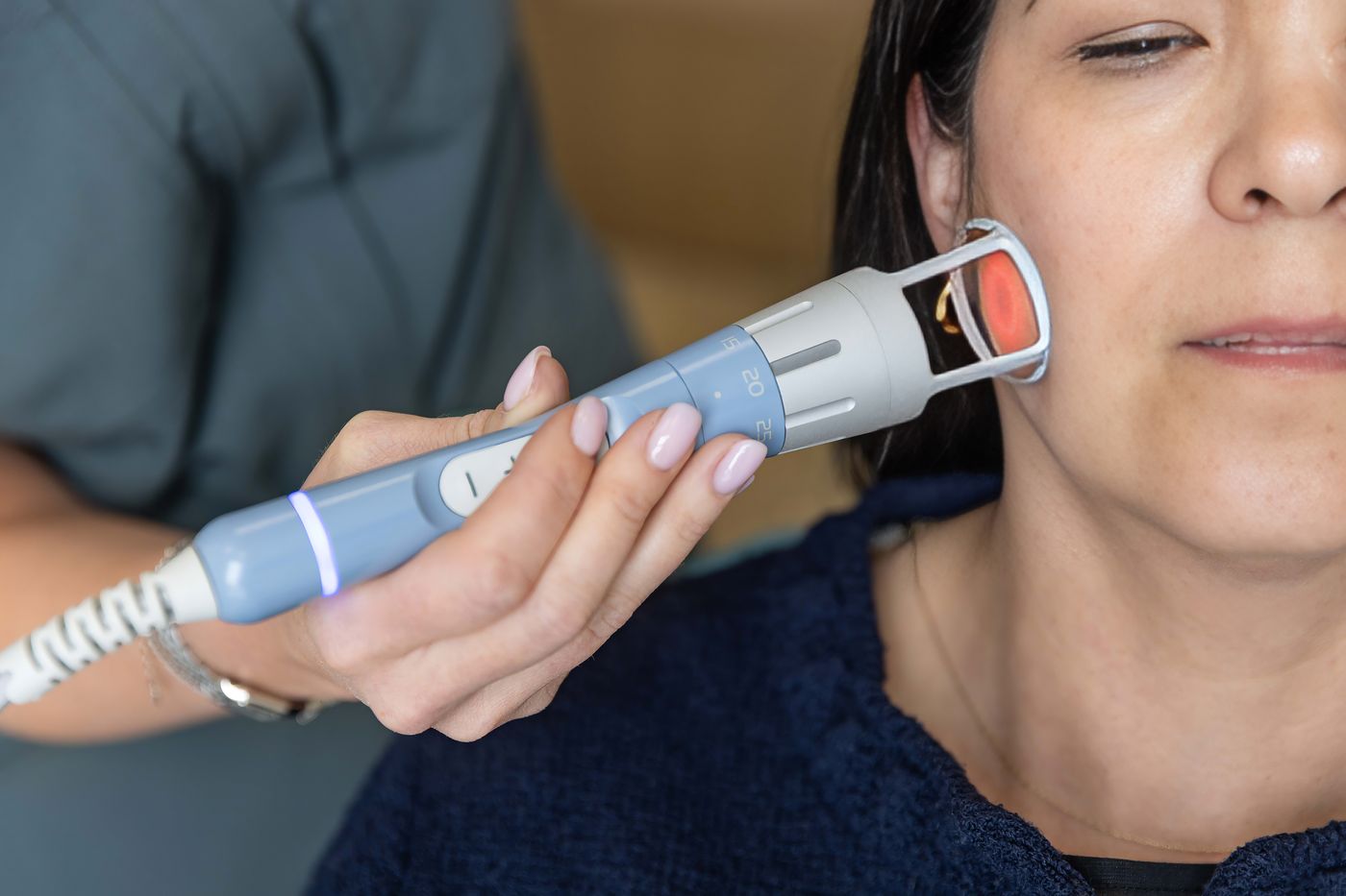 The EMVITAL® applicator on the jaw